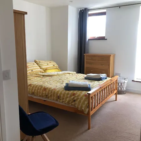 Captains Rest - Contemporary 4 Bed Apartment *