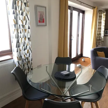 Apartment Captains Rest - Contemporary 4 Bed *