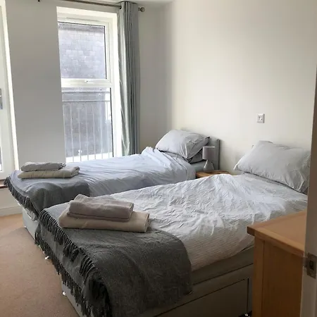 Captains Rest - Contemporary 4 Bed Apartment *
