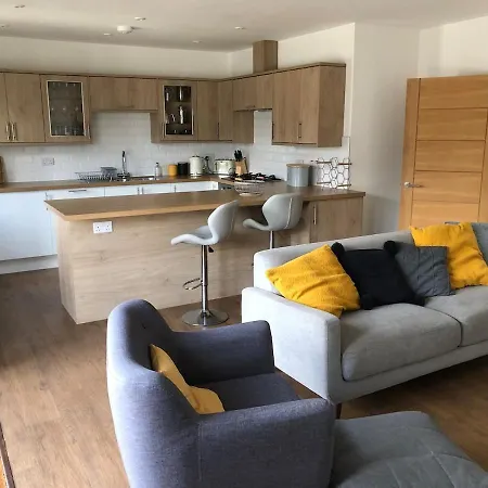 Captains Rest - Contemporary 4 Bed *